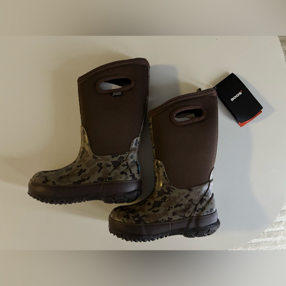 Bogs Waterproof Outdoor Kids Boots NWT